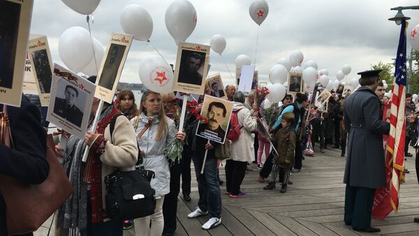 Participant's in Immortal Regiment commemoration activities in New York gather for a march - اسپوتنیک ایران  
