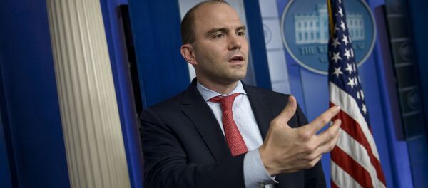 White House Deputy National Security Advisor Ben Rhodes speaks to reporters. White House Deputy National Security Advisor Ben Rhodes speaks to reporters. - اسپوتنیک ایران