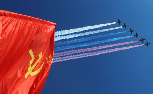 هواپیپاهای تهاجمی سوخو25 در بخش هوایی رژه پیروزی در مسکو - اسپوتنیک ایران  