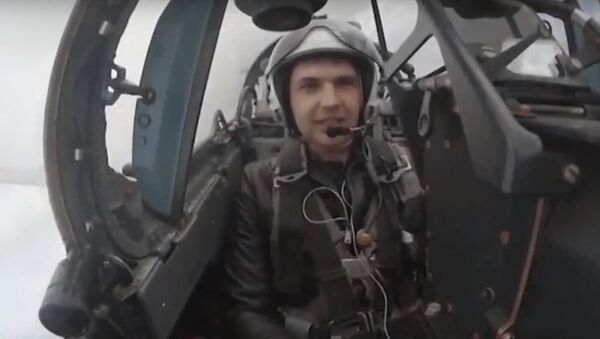 آوازخواندن خلبانان نیروی هوایی روسیه در پشت سکان هواپیما - اسپوتنیک ایران  