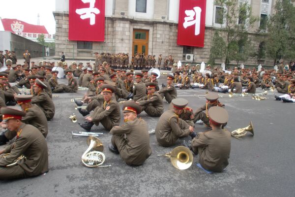نوازندگان در رژه پس از پایان کنگره مردمی در پیونگ یانگ - اسپوتنیک ایران  