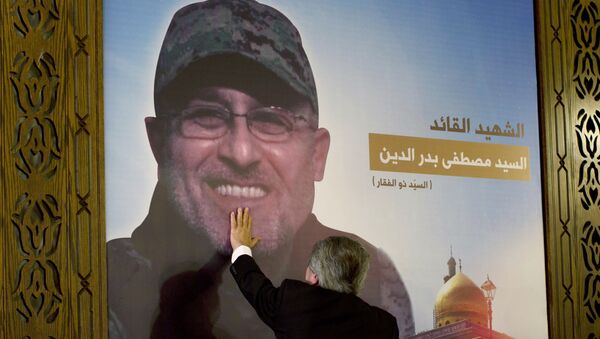 Adnan Badreddine, brother of top Hezbollah commander Mustafa Badreddine, grieves at his brother's picture in a southern suburb of Beirut, Lebanon - اسپوتنیک ایران  