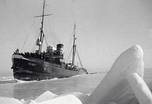 یخ شکن « ترووور» ناوگان بالتیک در قطب شمال - اسپوتنیک ایران  