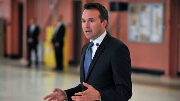 Acting Secretary of the Air Force Eric Fanning speaks to 300 members of the 106th Rescue Wing, New York Air National Guard during a visit to Francis S. Gabreski Air National Guard Base in Westhampton Beach, New York on July 25, 2013 - اسپوتنیک ایران  