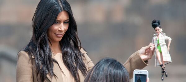 Американская актриса Ким Кардашьян во время визита в Ереван Американская актриса Ким Кардашьян во время визита в Ереван - اسپوتنیک ایران