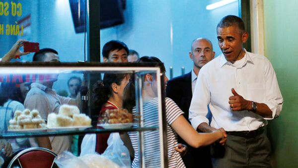 Президент США Барак Обама после обеда в одном из ресторанов Ханоя - اسپوتنیک ایران  