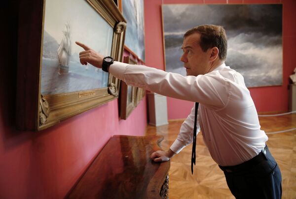 نخست وزیر روسیه در گالری « آیزوف» در کریمه - اسپوتنیک ایران  