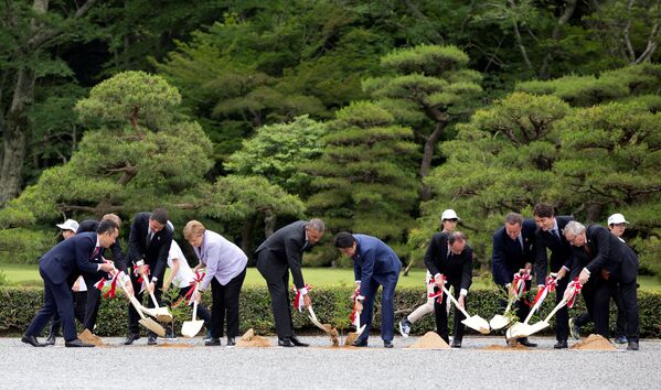رهبران کشورهای عضو « گروه هفت» در حال کاشتن درخت در ژاپن - اسپوتنیک ایران  