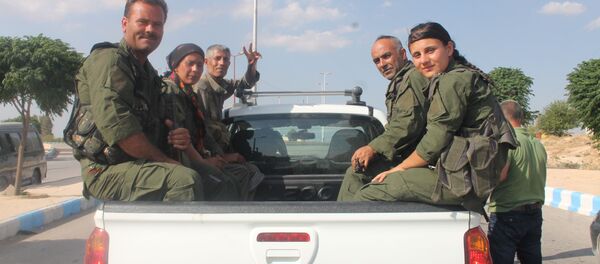 Бойцы «Демократических сил Сирии» неподалеку от города Ракки - اسپوتنیک ایران  