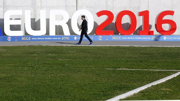 Знак Евро-2016 на стадионе Альянц Ривьера в Ницце, Франция - اسپوتنیک ایران  