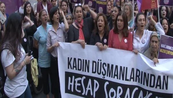 Kadınlardan Galatasaray Meydanı'nda eylem - اسپوتنیک ایران  