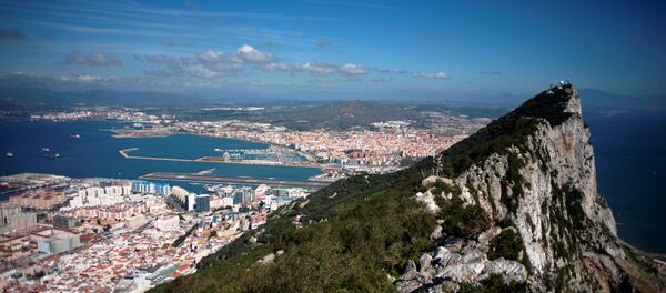 A picture taken on March 17, 2016 shows the Rock of Gibraltar with Spain in background. - اسپوتنیک ایران  