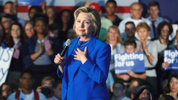 Кандидат в президенты США от Демократической партии Хиллари Клинтон во время предвыборного ралли в городе Луисвилл штата Кентукки - اسپوتنیک ایران  