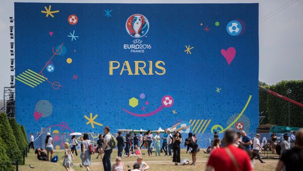 Подготовка фан-зоны Евро-2016 у Эйфелевой башни в Париже - اسپوتنیک ایران  