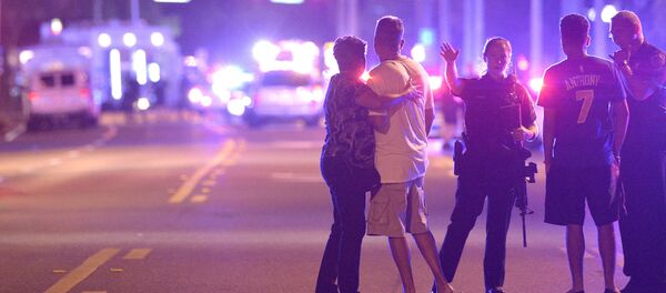 Orlando Police officers direct family members away from a multiple shooting at a nightclub in Orlando, Fla., Sunday, June 12, 2016 Orlando Police officers direct family members away from a multiple shooting at a nightclub in Orlando, Fla., Sunday, June 12, 2016 - اسپوتنیک ایران