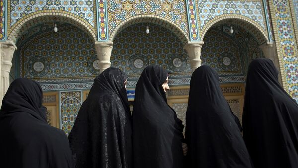 Иранские женщины в хиджабах - اسپوتنیک ایران  