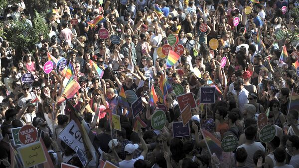 Участники гей-парада в Стамбуле - اسپوتنیک ایران  