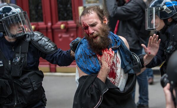درگیری معترضان به اصلاح قانون کار در پاریس با پلیس - اسپوتنیک ایران  