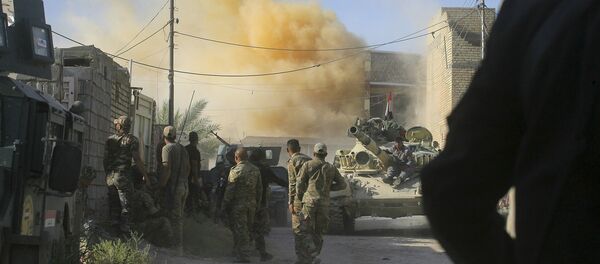 In this Tuesday, June 14, 2016 photo, smoke rises after an airstrike by a U.S.-led coalition warplane as Iraqi security forces advance their position during heavy fighting against Islamic State militants in Fallujah, Iraq In this Tuesday, June 14, 2016 photo, smoke rises after an airstrike by a U.S.-led coalition warplane as Iraqi security forces advance their position during heavy fighting against Islamic State militants in Fallujah, Iraq - اسپوتنیک ایران