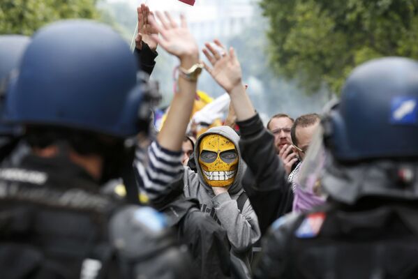 تظاهرات جوانان در پاریس  در چارچوب  اعتراضات جمعی  بر علیه تغییر  قانون کار - اسپوتنیک ایران  