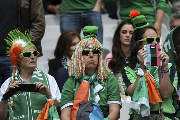 هواداران ایرلندی فوتبال  در مسابقات قهرمانی  فوتبال در فرانسه - اسپوتنیک ایران  