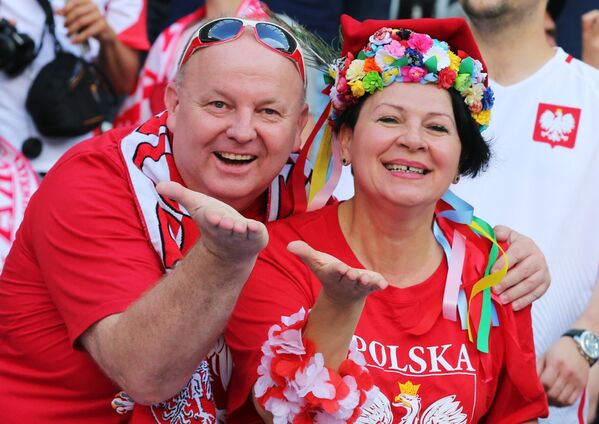 هواداران لهستانی در مسابقات قهرمانی  فوتبال در فرانسه - اسپوتنیک ایران  