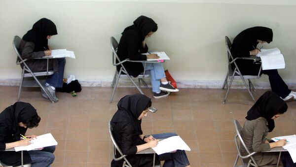 Иранские студентки во время вступительных экзаменов в Тегеране - اسپوتنیک ایران  