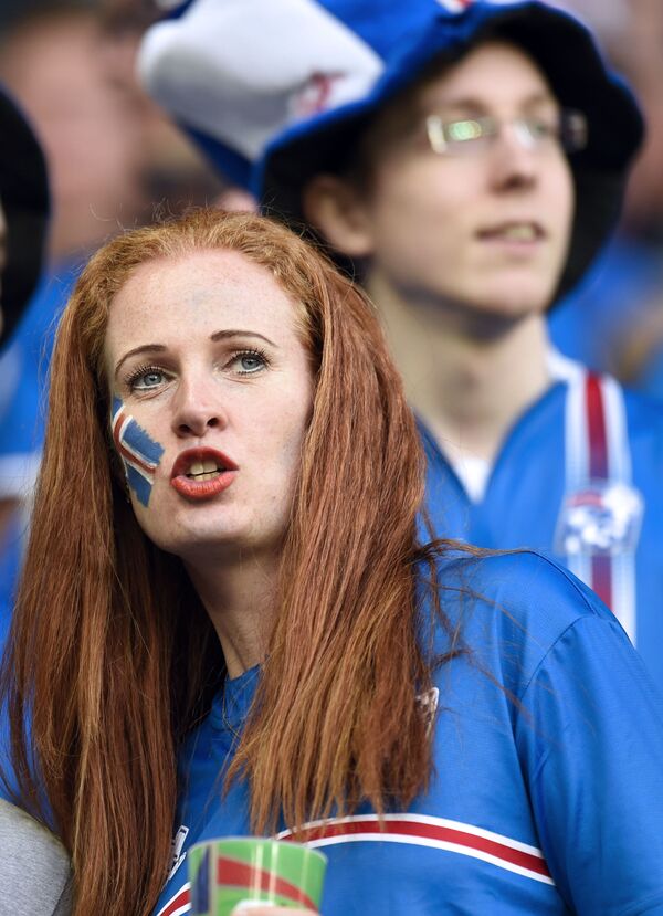 دختر ایسلندی طرفدار فوتبال در مسابقات جام ملت های اروپا - اسپوتنیک ایران  