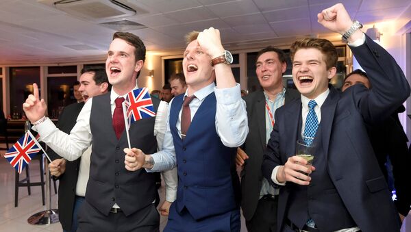 Leave supporters cheer results at a Leave.eu party after polling stations closed in the Referendum on the European Union in London, Britain, June 23, 2016. - اسپوتنیک ایران  