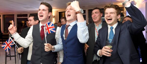 Leave supporters cheer results at a Leave.eu party after polling stations closed in the Referendum on the European Union in London, Britain, June 23, 2016. - اسپوتنیک ایران  