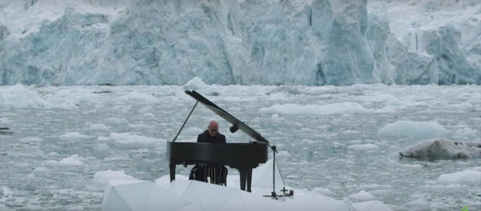 Итальянский композитор сыграл на рояле в открытом море на фоне тающего ледника - اسپوتنیک ایران  , 1920, 24.06.2016