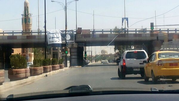 Флаг Исламского государства на въезде в город Мосул, Ирак - اسپوتنیک ایران  