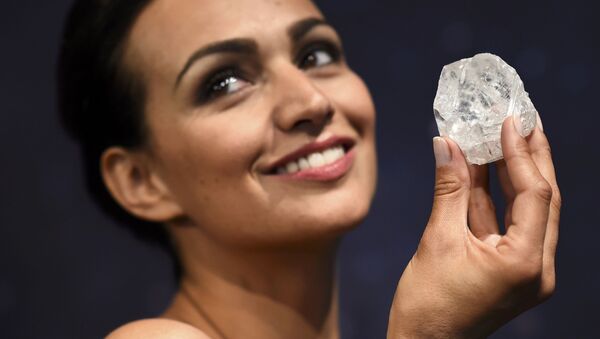 Модель демонстрирует крупнейший необработанный алмаз - اسپوتنیک ایران  
