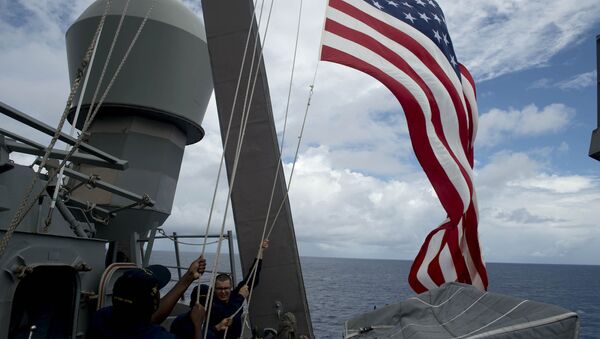 US Navy personnel raise their flag - اسپوتنیک ایران  