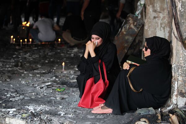 زنان گریان عراقی پس از انفجار در مرکز بغداد - اسپوتنیک ایران  