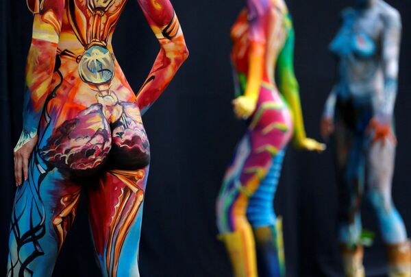 نقاشی بر بدن مدل در فستیوال جهانی  اطریش - اسپوتنیک ایران  