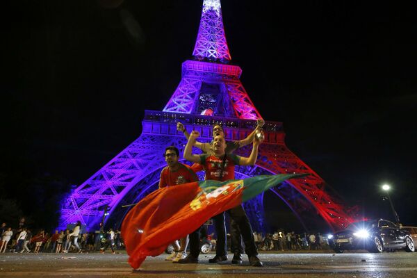هواداران تیم پرتغال پس از فینال مسابقات جام اروپا - اسپوتنیک ایران  
