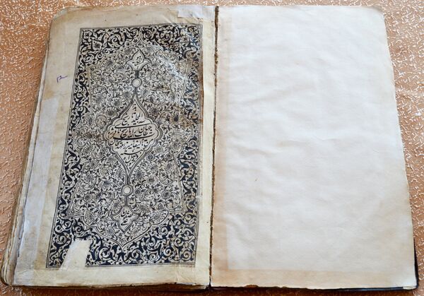 در خانه یکی از ساکنان  جمهوری آذربایجان کتاب « تاریخ  نادر شاه»  حفظ شده است - اسپوتنیک ایران  
