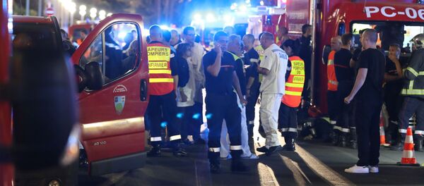 آمبولانس و پلیس در محل عمل تروریستی در شهر نیس فرانسه - اسپوتنیک ایران  