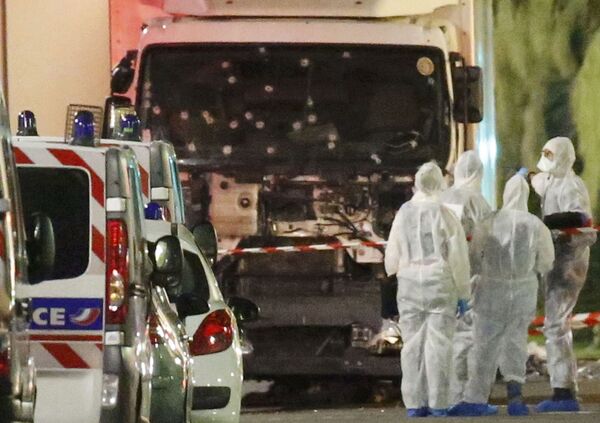 پلیس فرانسه در  محل وقوع عمل تروریستی در « نیس» فرانسه - اسپوتنیک ایران  