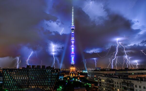 رعد و برق بر فراز برج استانکینو  مسکو - اسپوتنیک ایران  