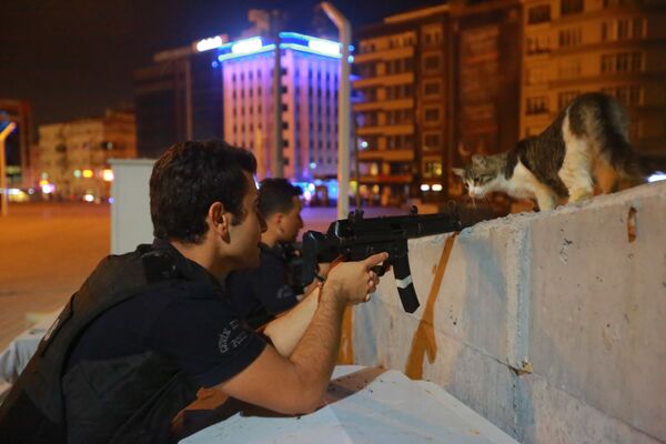 پلیس ترکیه در حال هدف گیری در استامبل - اسپوتنیک ایران  