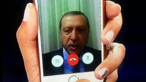 Telephone statement by Turkish President Recep Tayyip Erdogan, shown on the news on TV at an Istanbul home. - اسپوتنیک ایران  