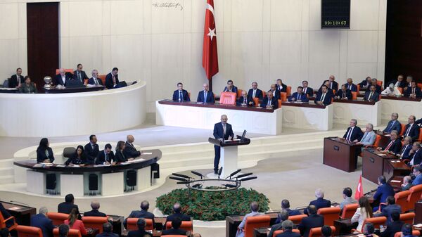 رئیس پارلمان ترکیه به اسپوتنیک: ترکیه به تحریم های آمریکا پاسخ خواهد داد - اسپوتنیک ایران  