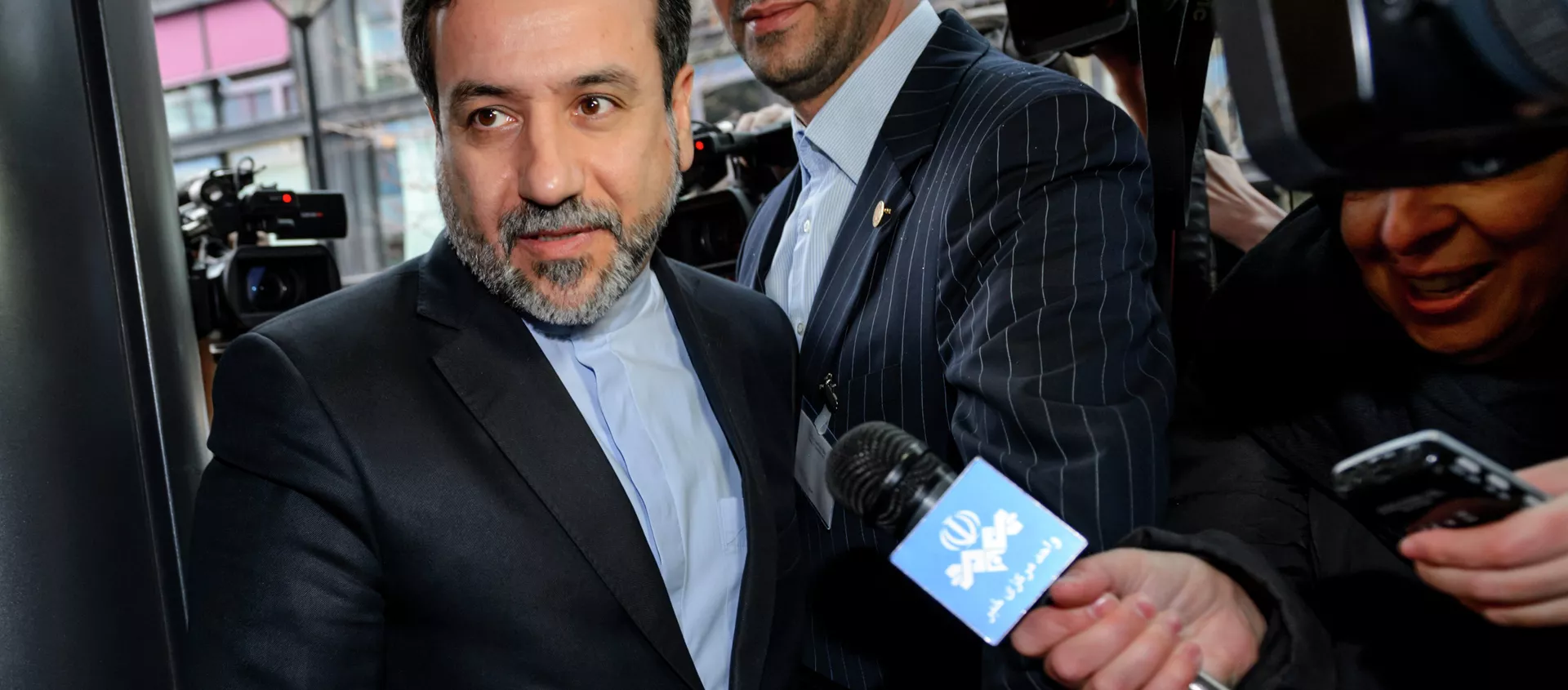 Iranian Deputy Foreign Minister Abbas Araqchi enters the mission of the European Union building on December 17, 2014 in Geneva - اسپوتنیک ایران  , 1920, 20.06.2021