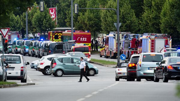 Police and firefighters are seen near a shopping mall amid a shooting on July 22, 2016 in Munich - اسپوتنیک ایران  