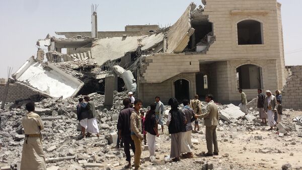 Разрушенные в результате авиаударов Саудовской Аравии здания в Сане, Йемен (Операция Буря решимости) - اسپوتنیک ایران  