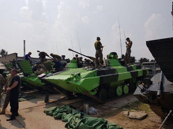 مراسم آماده سازی و سرویس دهی تجیهزات نظامی - اسپوتنیک ایران  