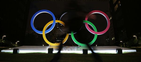 A woman walks past Olympic rings placed at the entrance of a office building ahead of the Rio 2016 Olympic Games, in Sao Paulo, Brazil, July 19, 2016. A woman walks past Olympic rings placed at the entrance of a office building ahead of the Rio 2016 Olympic Games, in Sao Paulo, Brazil, July 19, 2016. - اسپوتنیک ایران