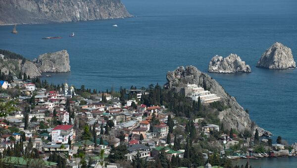 Побережье Черного моря в районе поселка Гурзуф в Крыму - اسپوتنیک ایران  
